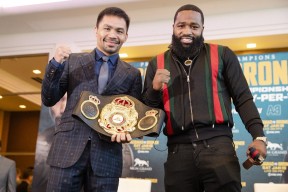 英雄联盟台服官网地址入口-达拉斯独行侠训练开放日，窗口期再遭质疑引欢呼，社区盾在即，更衣室氛围转暖