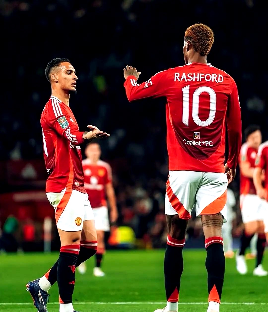 曼联发布备战花絮，今晚临场应变，法甲任务艰巨，轮换策略成焦点(三大改造赎买政策)